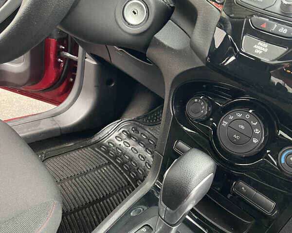 Красный Форд Фиеста, объемом двигателя 1.6 л и пробегом 122 тыс. км за 8400 $, фото 8 на Automoto.ua