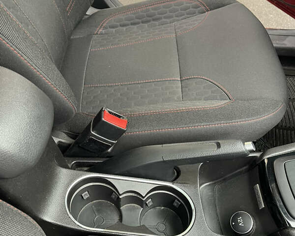 Красный Форд Фиеста, объемом двигателя 1.6 л и пробегом 122 тыс. км за 8400 $, фото 7 на Automoto.ua