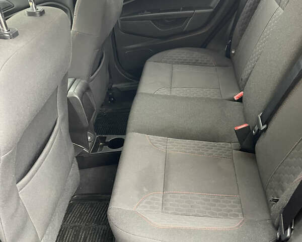 Красный Форд Фиеста, объемом двигателя 1.6 л и пробегом 122 тыс. км за 8400 $, фото 12 на Automoto.ua
