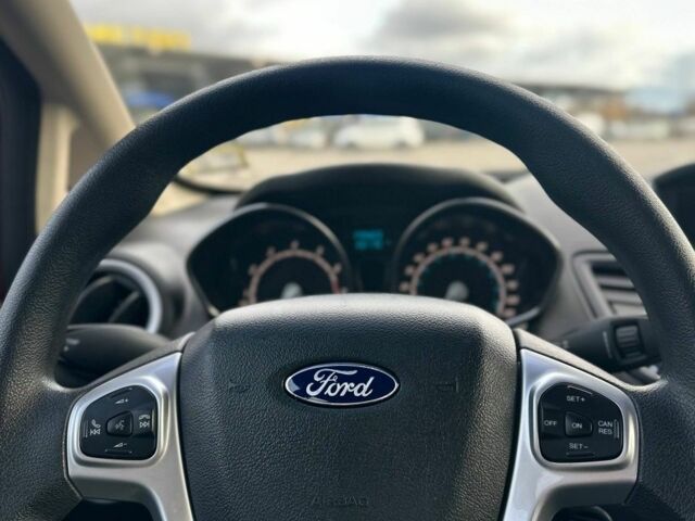 Красный Форд Фиеста, объемом двигателя 0 л и пробегом 102 тыс. км за 9999 $, фото 6 на Automoto.ua