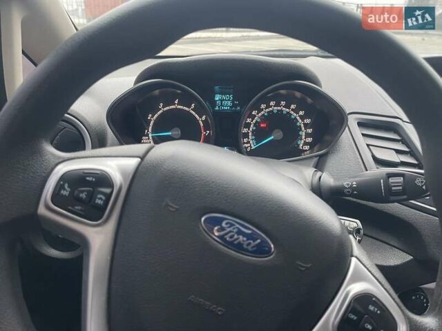 Красный Форд Фиеста, объемом двигателя 1.6 л и пробегом 119 тыс. км за 6500 $, фото 5 на Automoto.ua