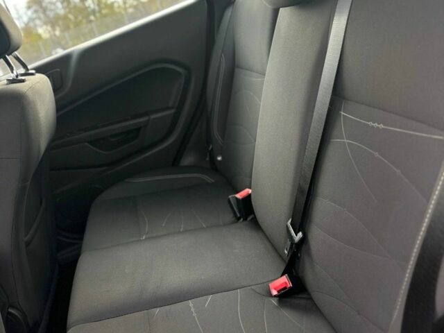 Красный Форд Фиеста, объемом двигателя 0 л и пробегом 102 тыс. км за 9999 $, фото 7 на Automoto.ua