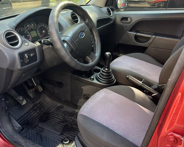 Форд Фиеста, объемом двигателя 1.3 л и пробегом 218 тыс. км за 2699 $, фото 10 на Automoto.ua