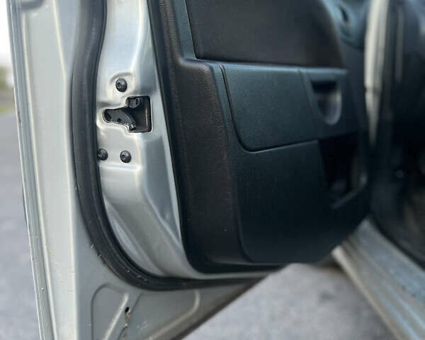Форд Фиеста, объемом двигателя 1.4 л и пробегом 240 тыс. км за 3399 $, фото 9 на Automoto.ua