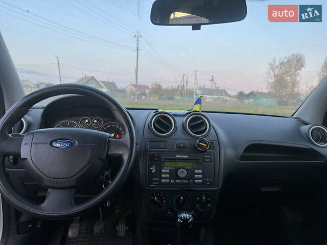 Форд Фиеста, объемом двигателя 1.4 л и пробегом 240 тыс. км за 3399 $, фото 8 на Automoto.ua
