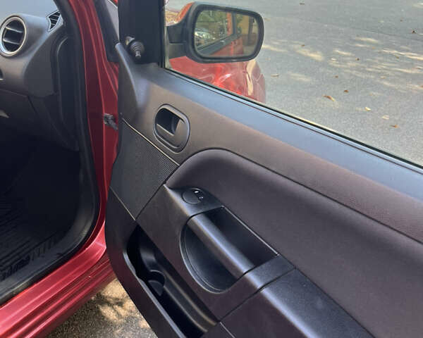 Форд Фієста, об'ємом двигуна 1.3 л та пробігом 218 тис. км за 2599 $, фото 6 на Automoto.ua
