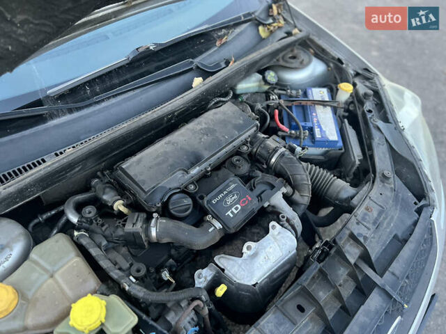 Форд Фиеста, объемом двигателя 1.4 л и пробегом 240 тыс. км за 3399 $, фото 11 на Automoto.ua