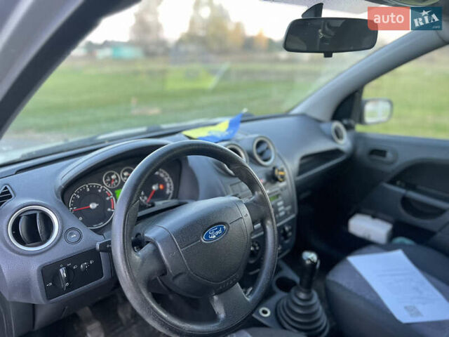 Форд Фиеста, объемом двигателя 1.4 л и пробегом 240 тыс. км за 3399 $, фото 7 на Automoto.ua
