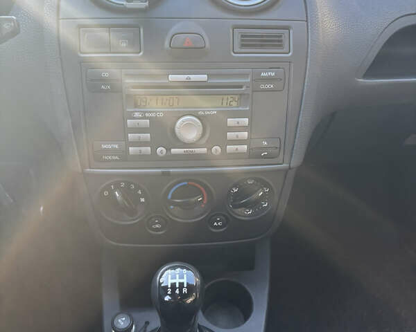 Форд Фиеста, объемом двигателя 1.3 л и пробегом 198 тыс. км за 3400 $, фото 11 на Automoto.ua