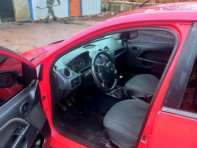 Форд Фиеста, объемом двигателя 1.2 л и пробегом 150 тыс. км за 3999 $, фото 6 на Automoto.ua