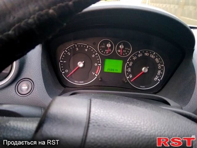 Форд Фиеста, объемом двигателя 1.3 л и пробегом 264 тыс. км за 3600 $, фото 2 на Automoto.ua