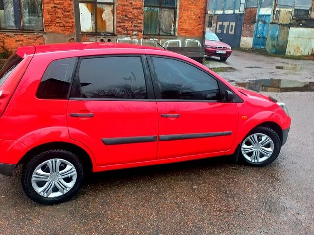 Форд Фиеста, объемом двигателя 1.2 л и пробегом 150 тыс. км за 3999 $, фото 4 на Automoto.ua