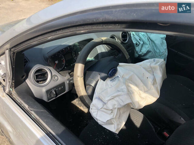 Форд Фиеста, объемом двигателя 1.2 л и пробегом 78 тыс. км за 3000 $, фото 5 на Automoto.ua