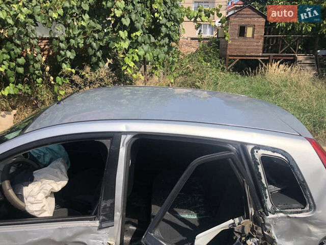 Форд Фиеста, объемом двигателя 1.2 л и пробегом 78 тыс. км за 3000 $, фото 9 на Automoto.ua