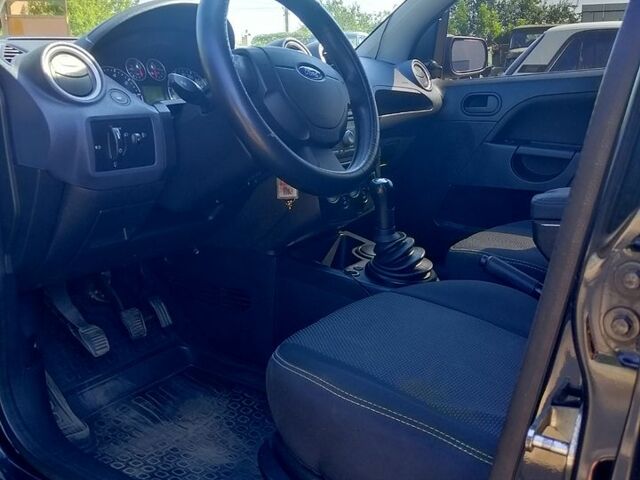 Форд Фиеста, объемом двигателя 1.4 л и пробегом 204 тыс. км за 4000 $, фото 3 на Automoto.ua