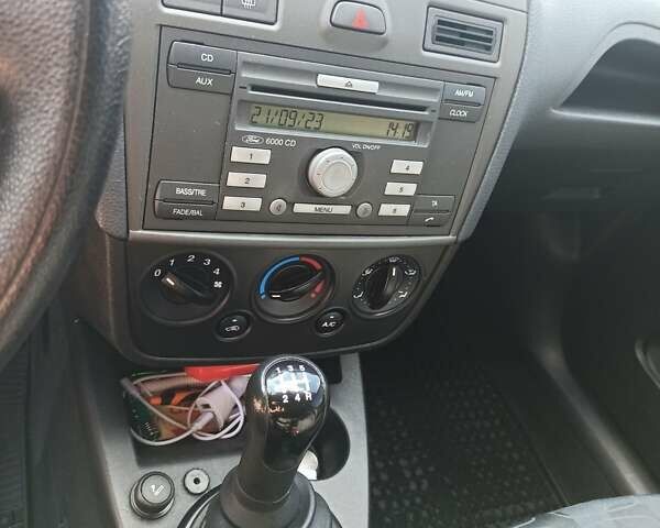 Форд Фиеста, объемом двигателя 1.4 л и пробегом 254 тыс. км за 4000 $, фото 7 на Automoto.ua