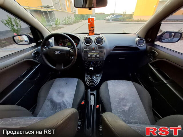 Форд Фиеста, объемом двигателя 1.4 л и пробегом 280 тыс. км за 3650 $, фото 10 на Automoto.ua