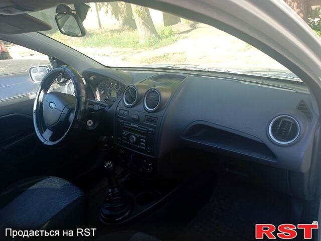 Форд Фієста, об'ємом двигуна 1.4 л та пробігом 198 тис. км за 3800 $, фото 5 на Automoto.ua