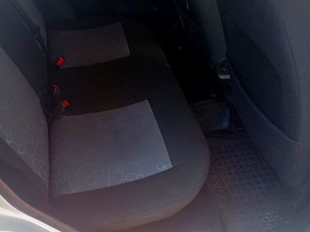 Форд Фієста, об'ємом двигуна 1.4 л та пробігом 198 тис. км за 3800 $, фото 4 на Automoto.ua