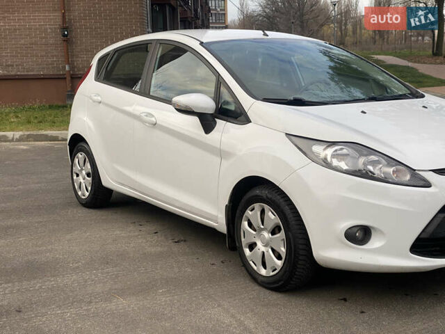 Форд Фиеста, объемом двигателя 1.4 л и пробегом 158 тыс. км за 6800 $, фото 7 на Automoto.ua