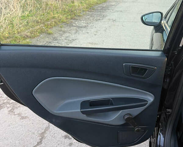 Форд Фиеста, объемом двигателя 1.4 л и пробегом 192 тыс. км за 6200 $, фото 17 на Automoto.ua