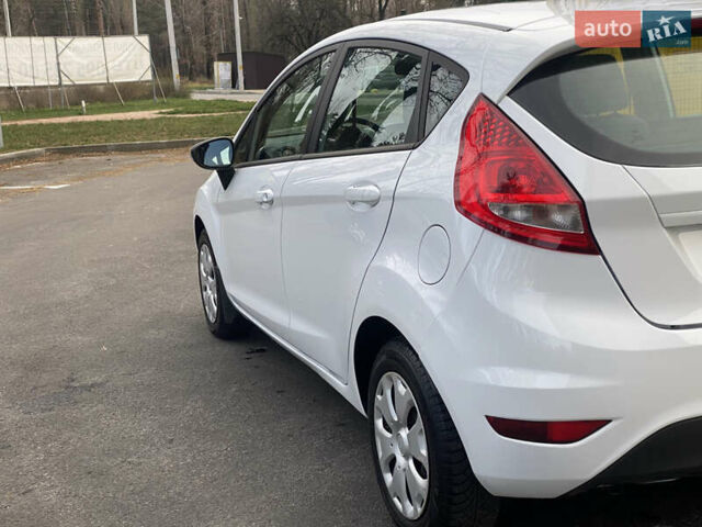 Форд Фиеста, объемом двигателя 1.4 л и пробегом 158 тыс. км за 6800 $, фото 4 на Automoto.ua