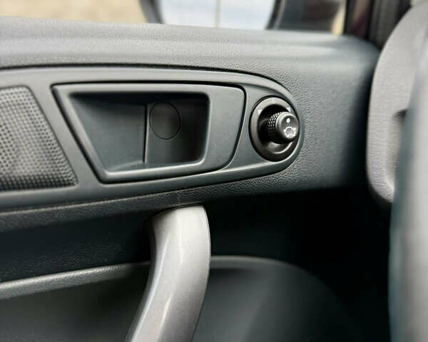 Форд Фиеста, объемом двигателя 1.6 л и пробегом 199 тыс. км за 5800 $, фото 13 на Automoto.ua