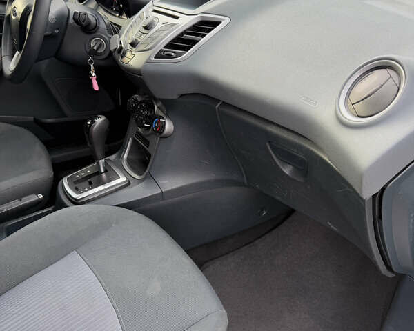 Форд Фиеста, объемом двигателя 1.4 л и пробегом 208 тыс. км за 7100 $, фото 17 на Automoto.ua