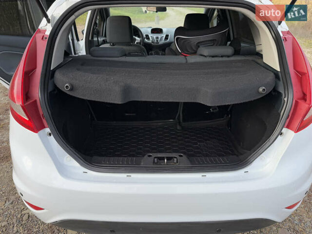 Форд Фиеста, объемом двигателя 1.4 л и пробегом 208 тыс. км за 7100 $, фото 19 на Automoto.ua