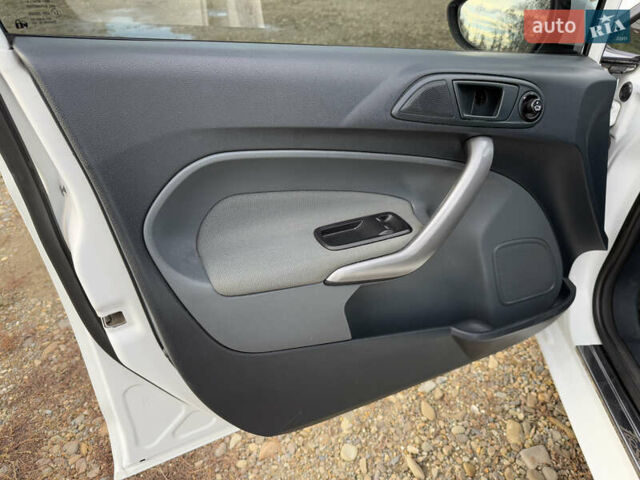 Форд Фиеста, объемом двигателя 1.4 л и пробегом 208 тыс. км за 7100 $, фото 15 на Automoto.ua