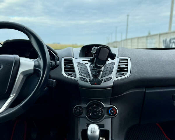 Форд Фиеста, объемом двигателя 1.6 л и пробегом 199 тыс. км за 5800 $, фото 10 на Automoto.ua