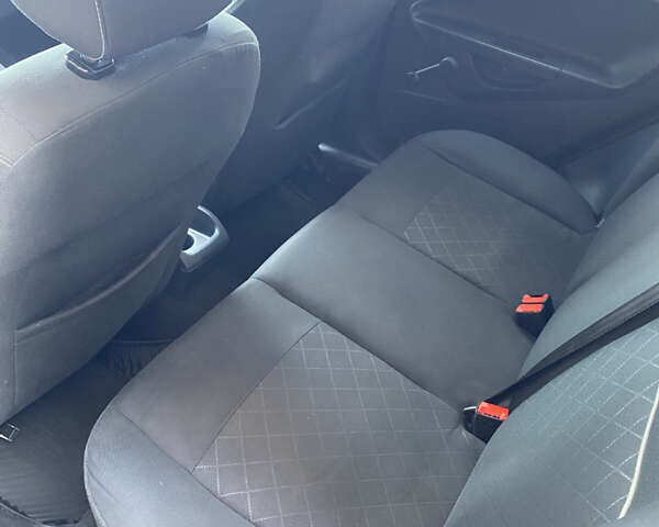 Форд Фиеста 2011 в Чернигове на Automoto.ua Форд Фиеста, объемом двигателя 1.4 л и пробегом 218 тыс. км за 5600 $, фото 12 на Automoto.ua