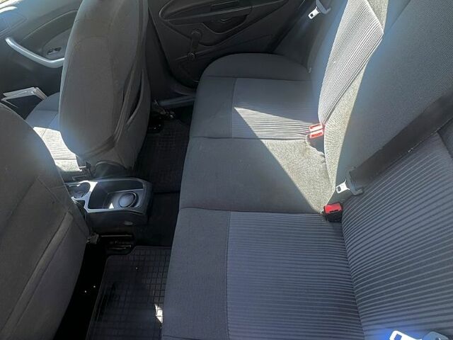 Форд Фиеста, объемом двигателя 1.4 л и пробегом 305 тыс. км за 5500 $, фото 3 на Automoto.ua