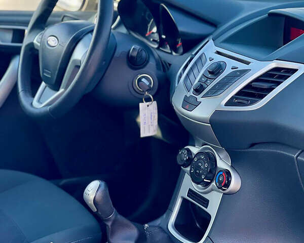 Форд Фієста, об'ємом двигуна 1.3 л та пробігом 171 тис. км за 6500 $, фото 9 на Automoto.ua