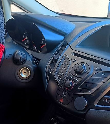 Форд Фиеста, объемом двигателя 12 л и пробегом 26 тыс. км за 8000 $, фото 5 на Automoto.ua