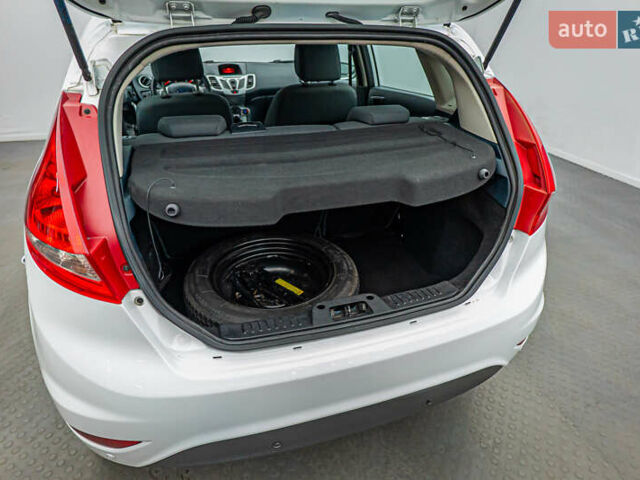 Форд Фиеста, объемом двигателя 1.4 л и пробегом 223 тыс. км за 5636 $, фото 6 на Automoto.ua