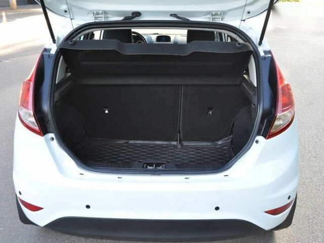 Форд Фиеста, объемом двигателя 1.6 л и пробегом 124 тыс. км за 8500 $, фото 20 на Automoto.ua