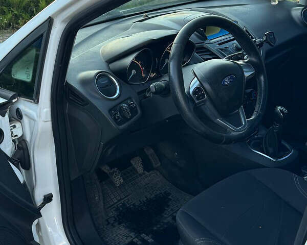 Форд Фиеста, объемом двигателя 1 л и пробегом 107 тыс. км за 6350 $, фото 8 на Automoto.ua
