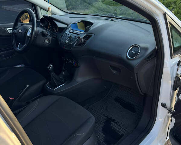 Форд Фиеста, объемом двигателя 1 л и пробегом 107 тыс. км за 6350 $, фото 7 на Automoto.ua