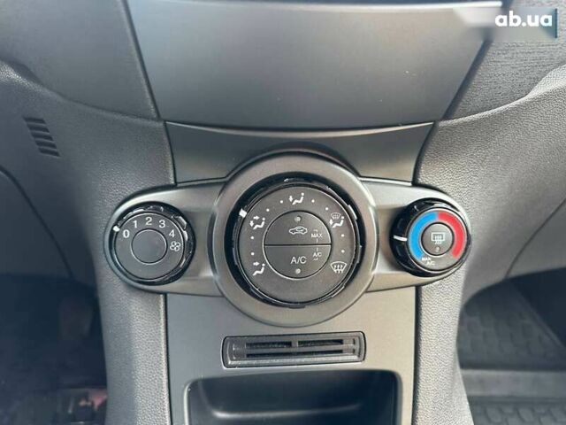 Форд Фиеста, объемом двигателя 1 л и пробегом 159 тыс. км за 6490 $, фото 18 на Automoto.ua