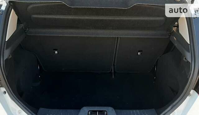 Форд Фиеста, объемом двигателя 1 л и пробегом 45 тыс. км за 8999 $, фото 13 на Automoto.ua