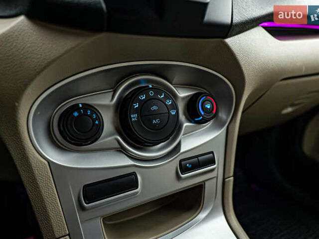 Форд Фиеста, объемом двигателя 1.6 л и пробегом 158 тыс. км за 6959 $, фото 13 на Automoto.ua