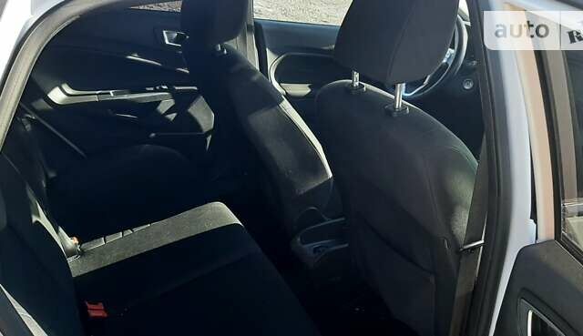 Форд Фиеста, объемом двигателя 1 л и пробегом 45 тыс. км за 8999 $, фото 12 на Automoto.ua