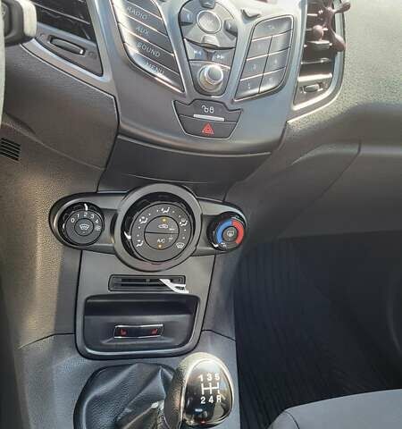 Форд Фиеста, объемом двигателя 1.4 л и пробегом 157 тыс. км за 7300 $, фото 9 на Automoto.ua