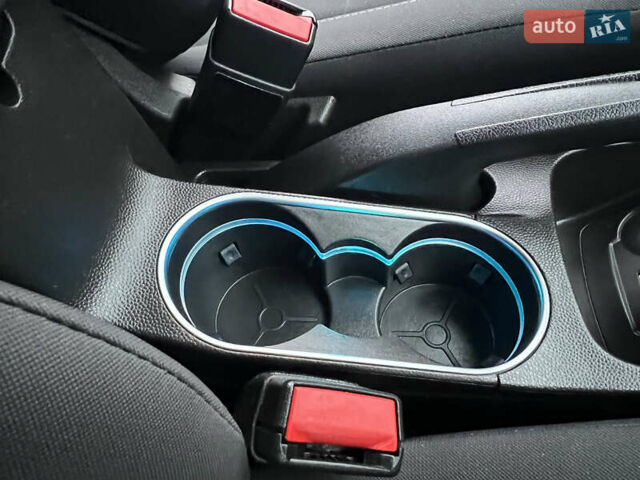 Форд Фиеста, объемом двигателя 1.6 л и пробегом 84 тыс. км за 10500 $, фото 52 на Automoto.ua