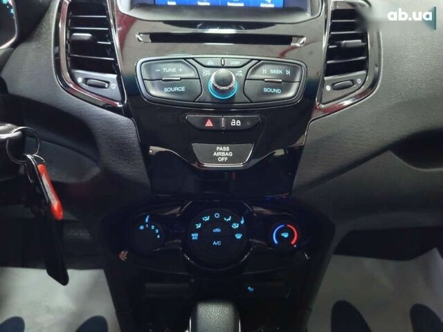 Форд Фиеста, объемом двигателя 1.6 л и пробегом 41 тыс. км за 9200 $, фото 22 на Automoto.ua