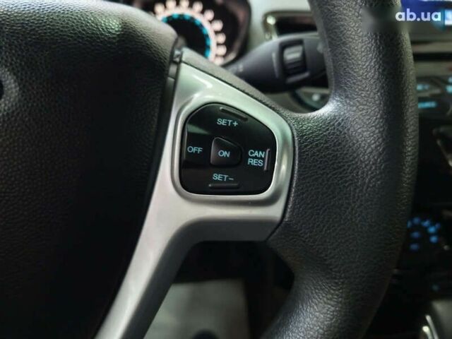 Форд Фиеста, объемом двигателя 1.6 л и пробегом 41 тыс. км за 9200 $, фото 20 на Automoto.ua