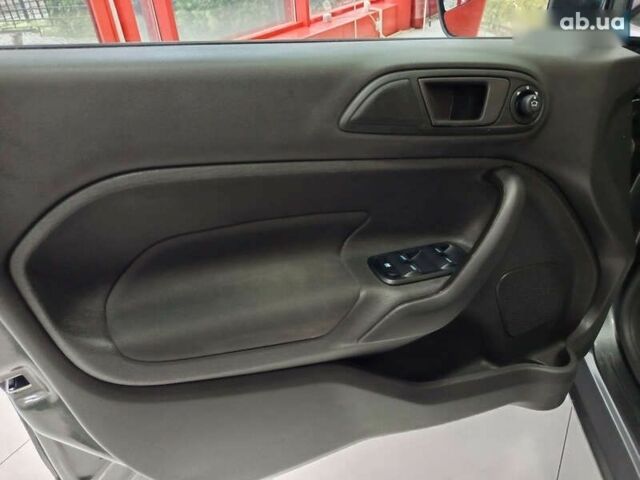 Форд Фиеста, объемом двигателя 1.6 л и пробегом 41 тыс. км за 9200 $, фото 11 на Automoto.ua