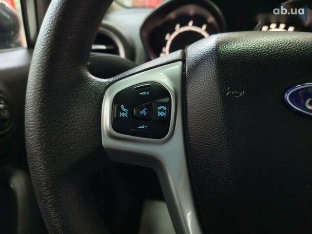 Форд Фиеста, объемом двигателя 1.6 л и пробегом 41 тыс. км за 9200 $, фото 19 на Automoto.ua