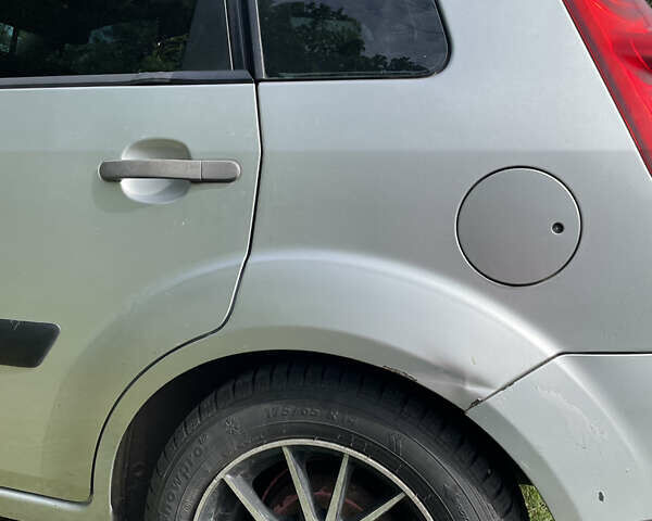 Форд Фиеста, объемом двигателя 1.4 л и пробегом 182 тыс. км за 3700 $, фото 4 на Automoto.ua